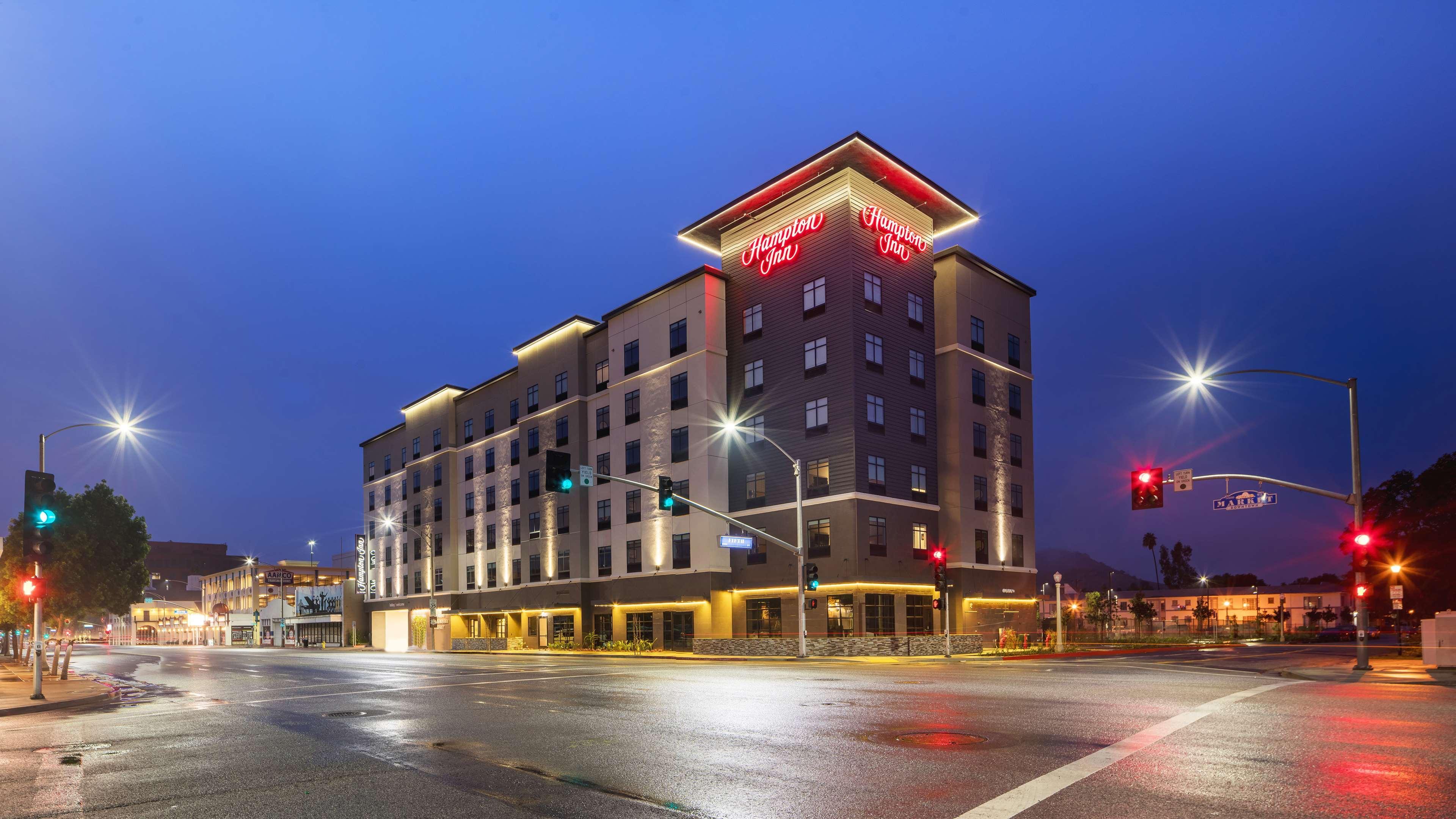 Hampton Inn Riverside Downtown Bagian luar foto