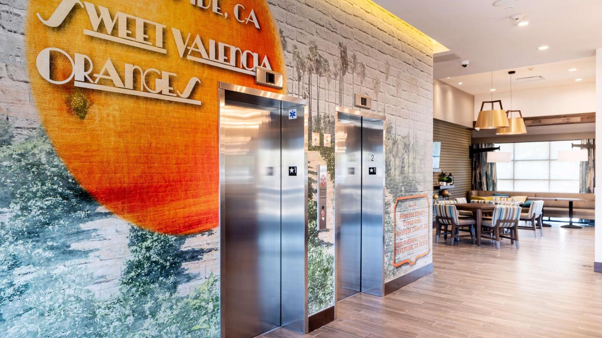 Hampton Inn Riverside Downtown Bagian luar foto